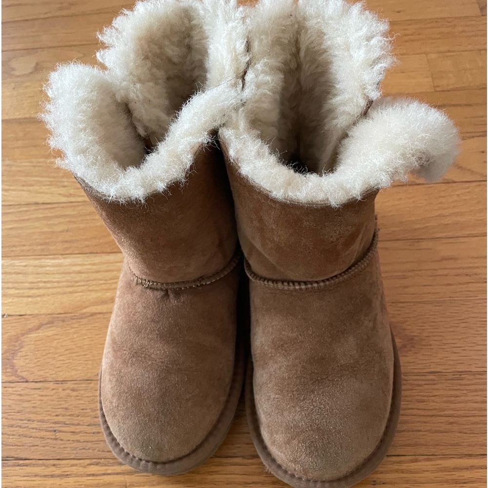 Kids UGG boots size US 2/3